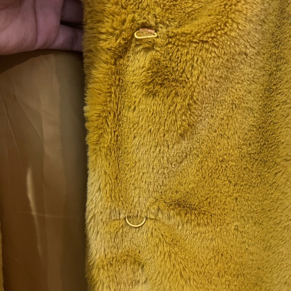 Halogen faux vegan fur coat. Size small. Golden yellow. Fully lined. - Picture 3 of 5